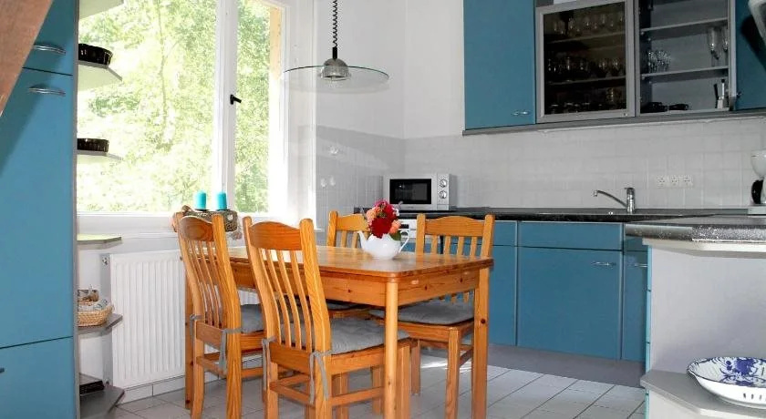 Strandvilla Hubertus Boltenhagen - Ferienwohnungen Apartment mit Parkplatz WLAN Küche Garten Grillplatz Waldbaden