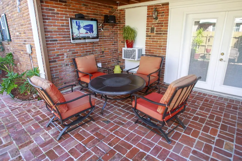 Lovely 3 BR home only 15mins from downtown NOLA / Permit #21-RSTR-19923 by RedAwning