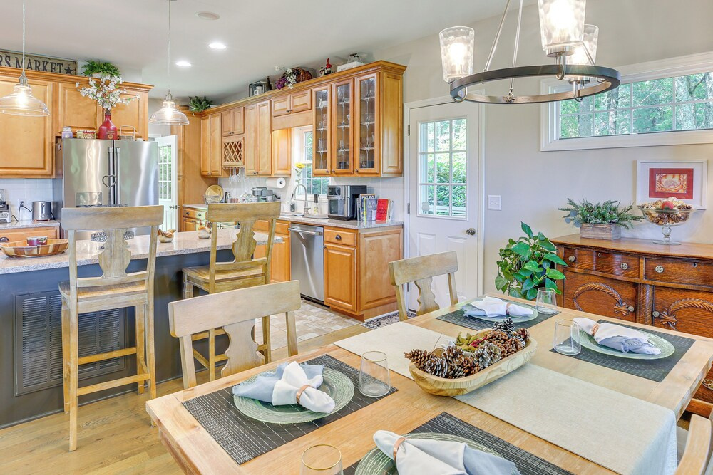 Golf, Hike & Explore: Blue Ridge Mtn Haven w/ Deck