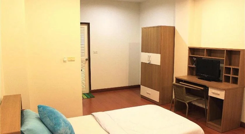 Ananas Central Phuket Hostel