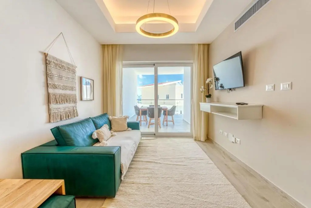 Destination Jelly / Playa Coral Condo