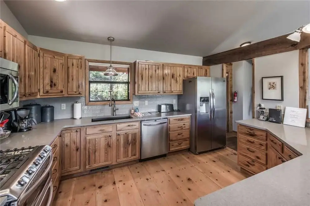 CenterView - Two Bedroom Cabin with Hot Tub