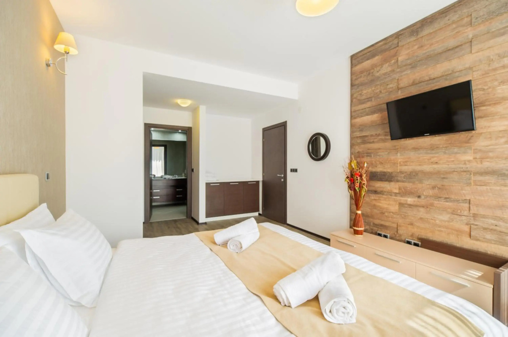 Art Gallery Apartment in Silver Mountain