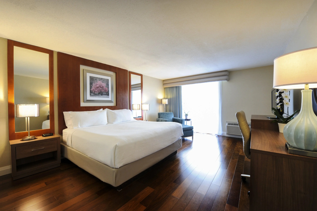 Holiday Inn Niagara Falls-By the Falls by IHG