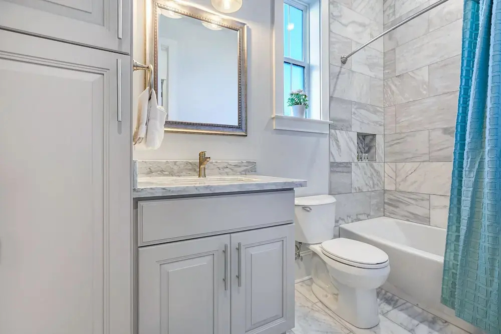 Stunning Modern and Fully-Upgraded 5 BR with Pool