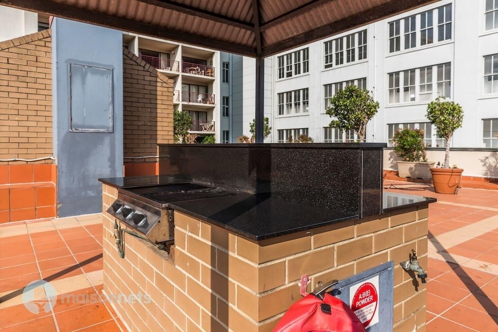 Studio Apt With Balcony & Parking in Surry Hills
