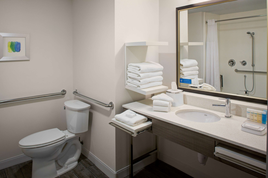 Hampton Inn & Suites Syracuse North Airport Area