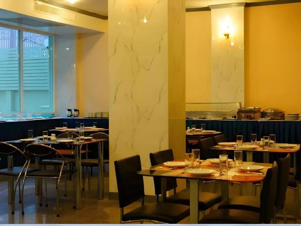 J TWO S Pratunam Hotel