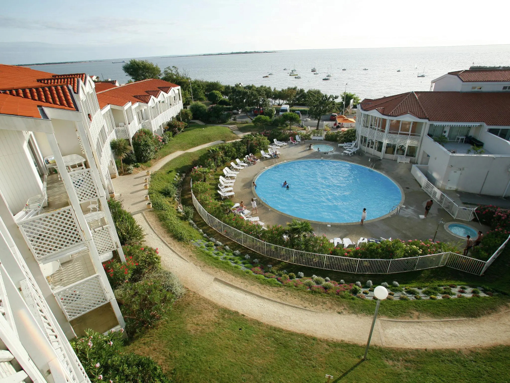 Studio with a view on the pool or sea near Fort Boyard