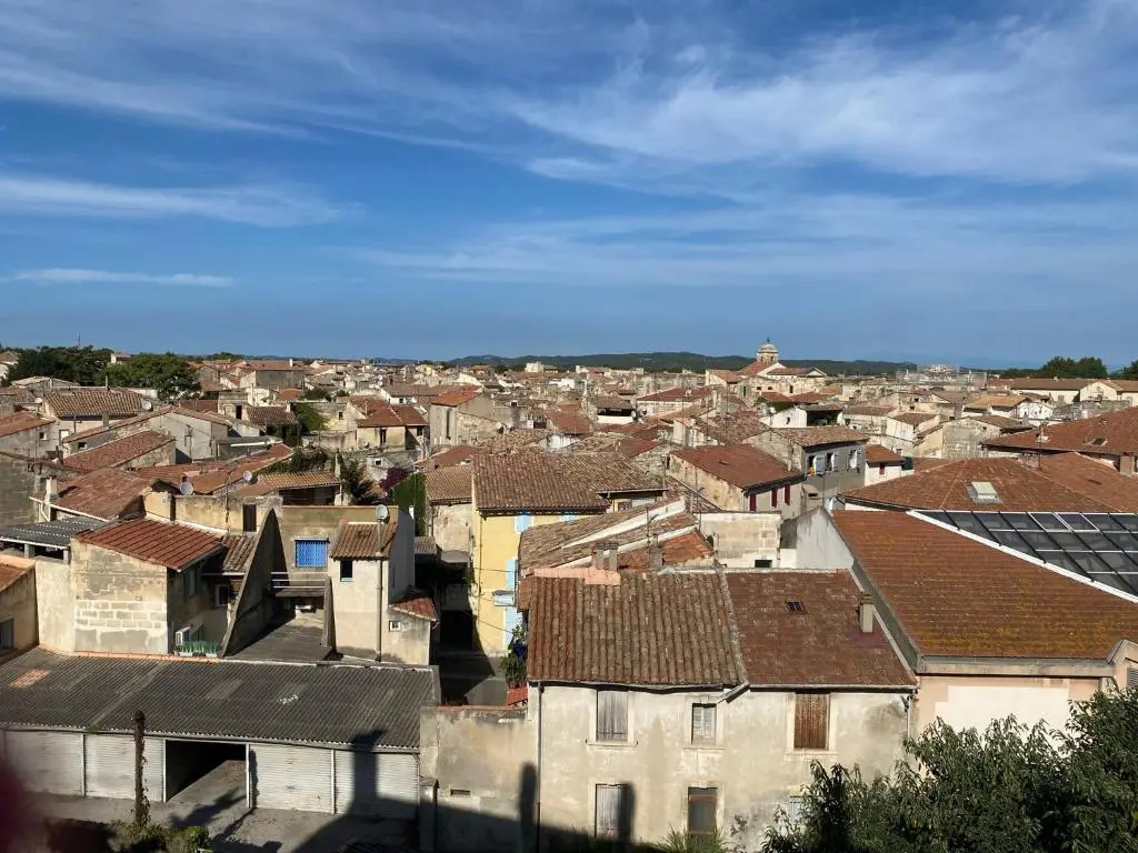 Bel appartement avec vue sur les toits (nouveau)
