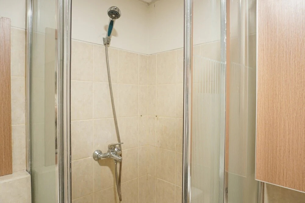 Strategic Location 1BR The Wave Apartment with City View