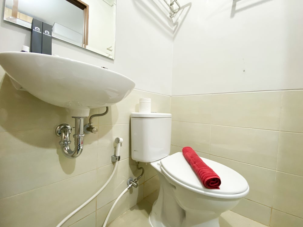 Chic And Cozy Studio Apartment At Transpark Juanda Bekasi