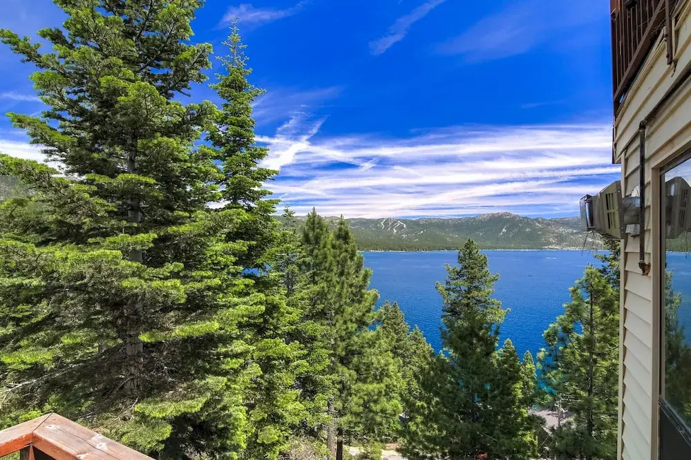 Stunning Views at Stargazer Lakefront Studio!
