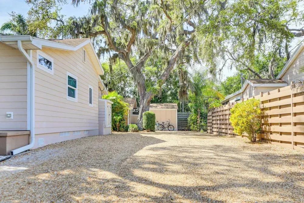 Inviting Sarasota Cottage: 5 Mi to Beach Access!