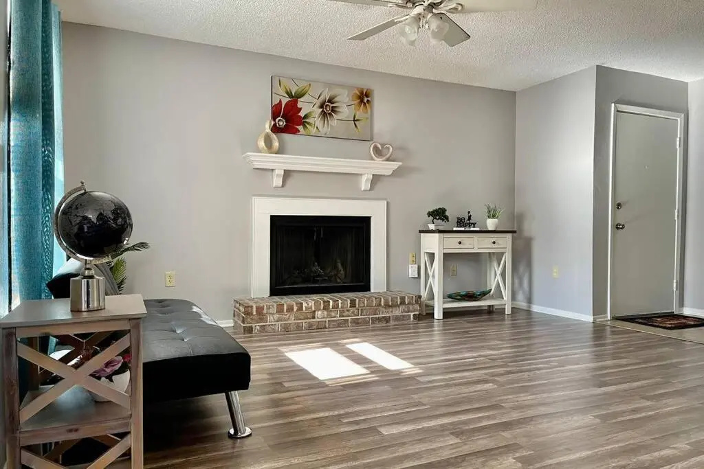 The Cottage by Mall of Louisiana, Baton Rouge