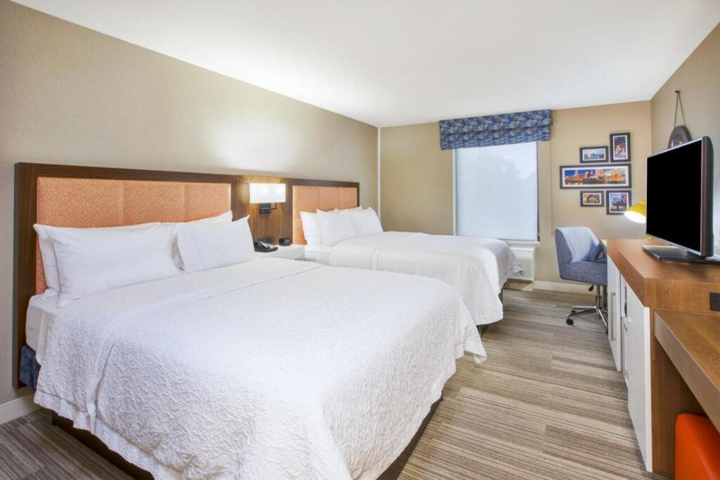 Hampton Inn & Suites Oakwood Village-Cleveland
