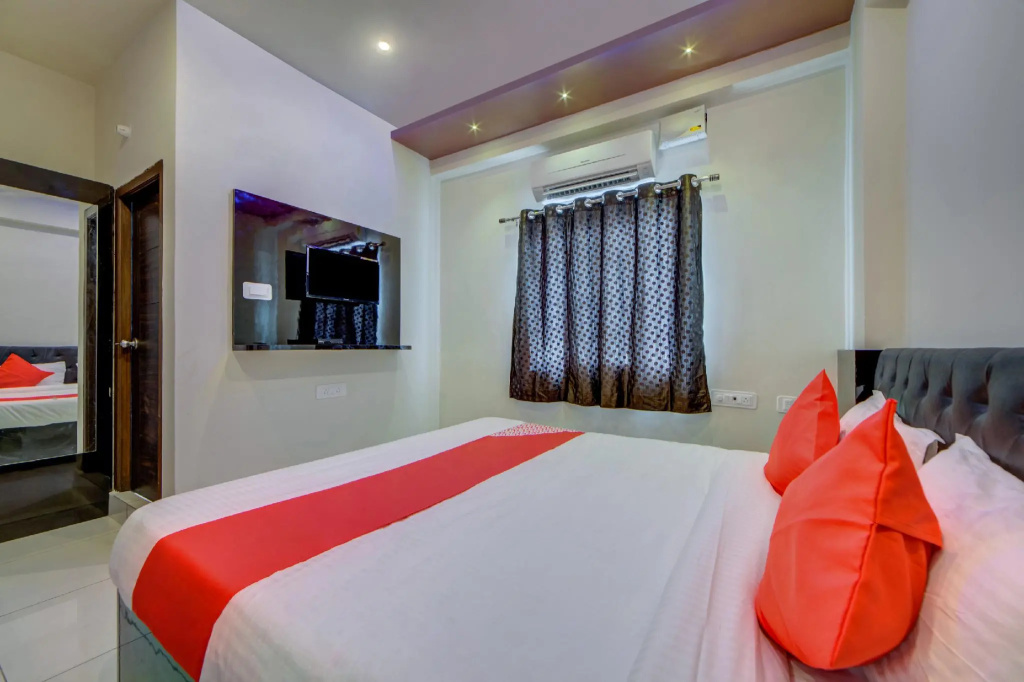 OYO 22425 Hotel Honey Cruise
