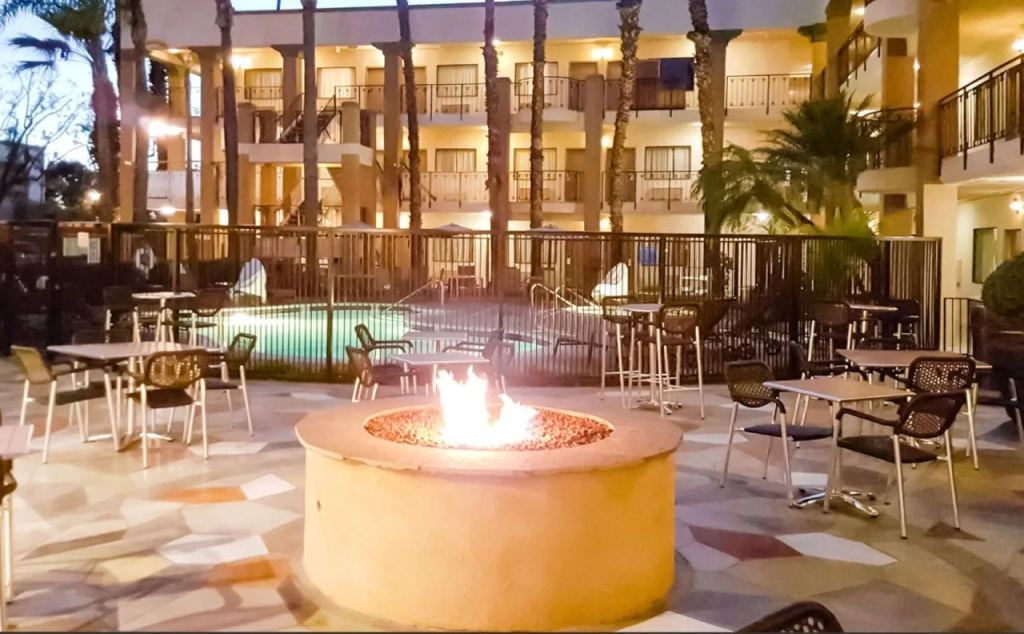 Comfort Inn & Suites Orange County John Wayne Airport