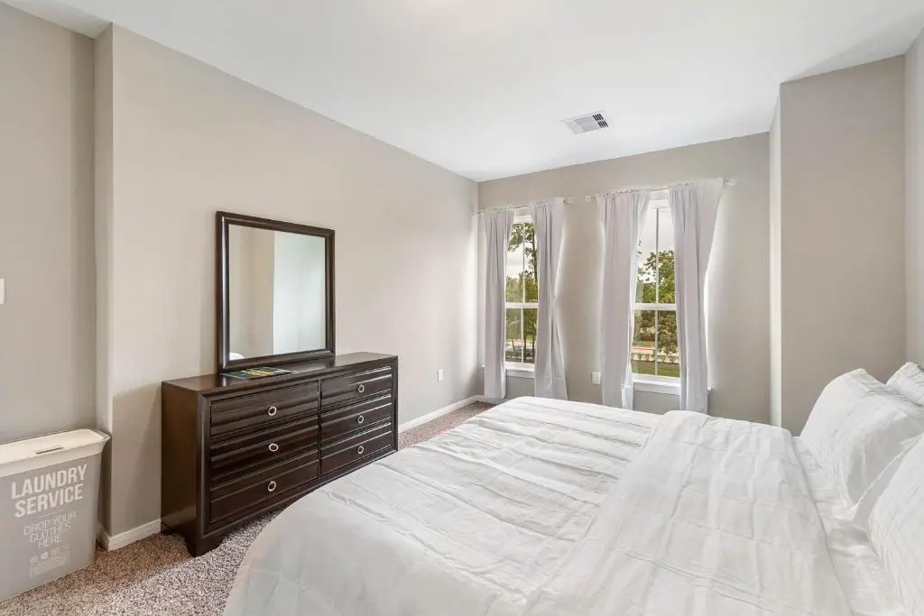 2 Bedroom House - King Bed - 10 mins from IAH
