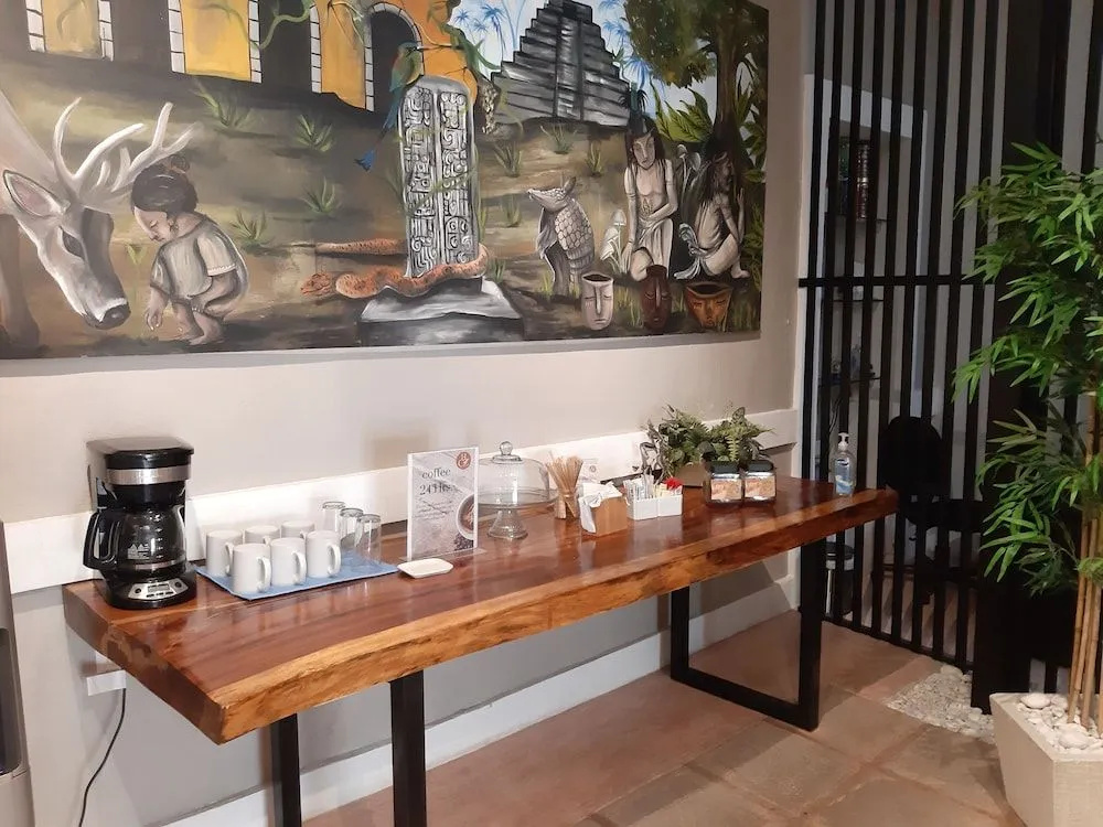 Hotel Colonial Zaci by GuruHotel