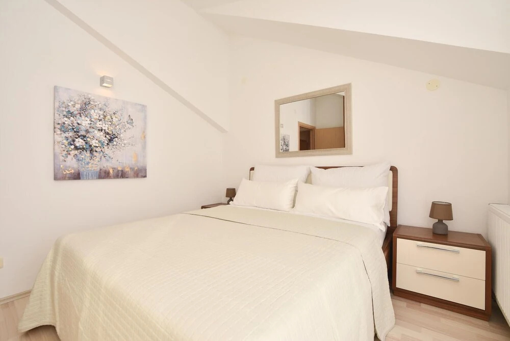 Nice Home in Podstrana With Wifi and 4 Bedrooms