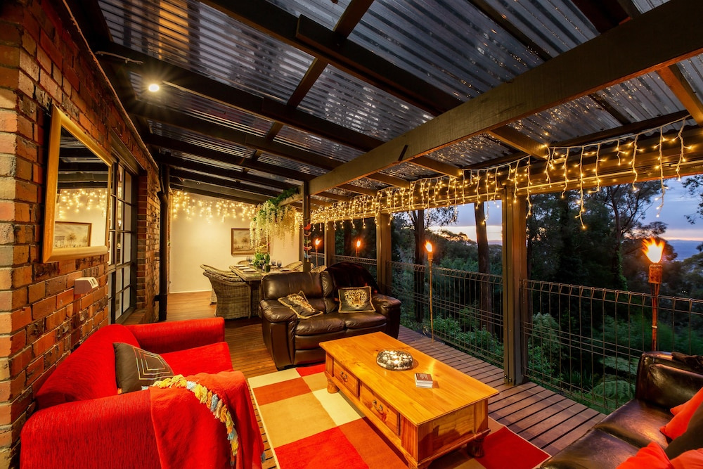 Holly Lodge