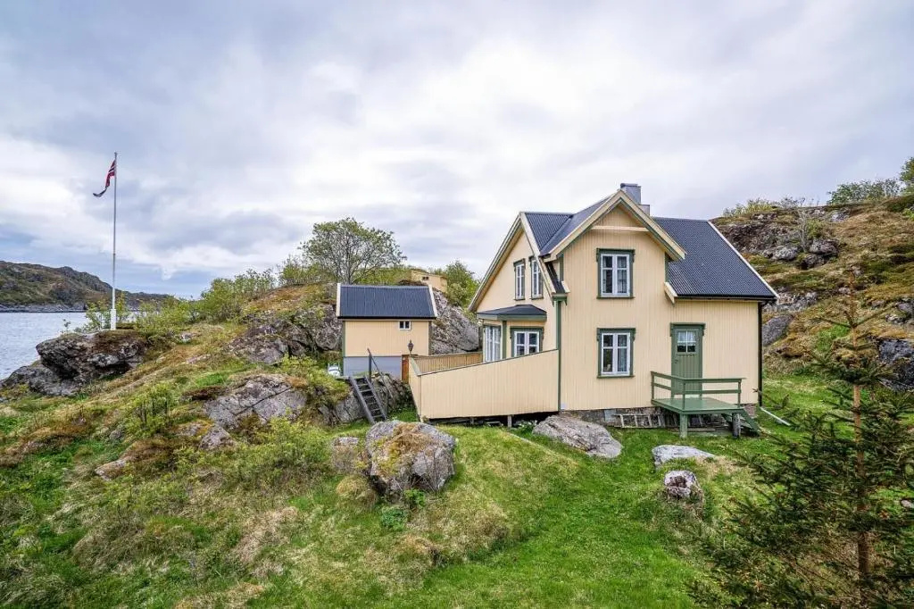 Sea-view house in Sund