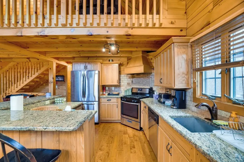 Hot Tub, Deck & Beach Access: Albrightsville Cabin