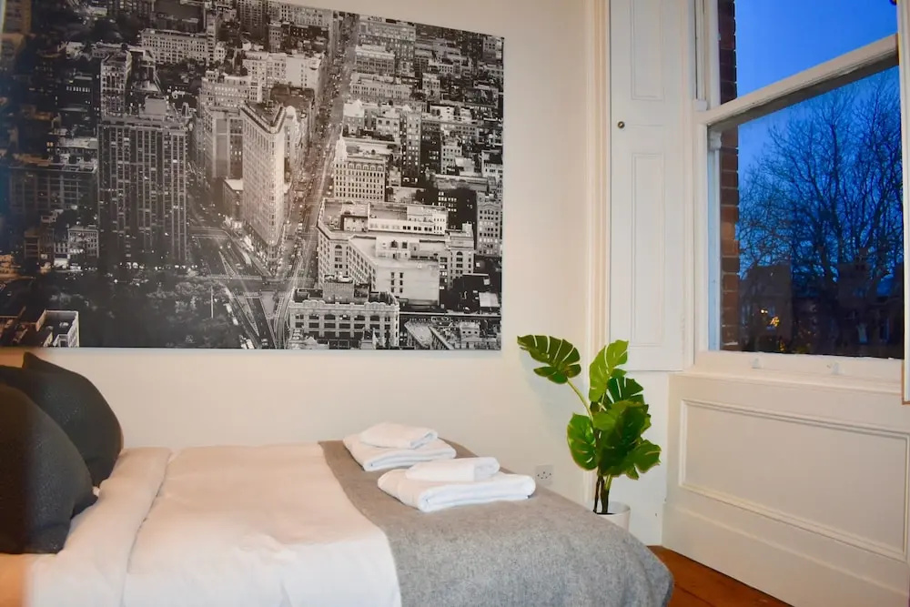 Stylish 2 Bedroom Georgian Apartment in City Centre
