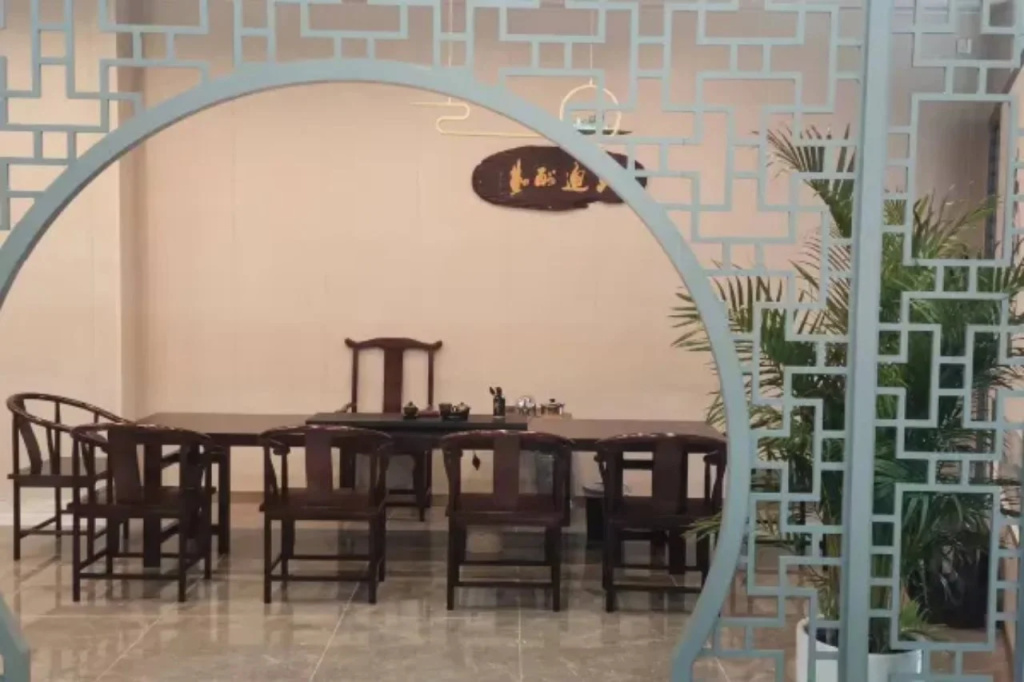 Vienna Hotel (Lingao Store)