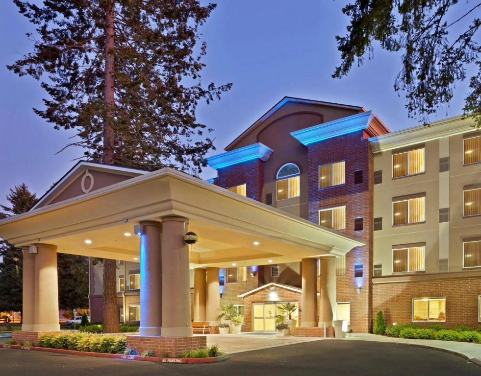 Holiday Inn Express & Suites Lacey - Olympia by IHG