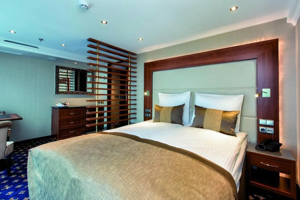 Crossgates Hotelship Nizzaufer - Frankfurt