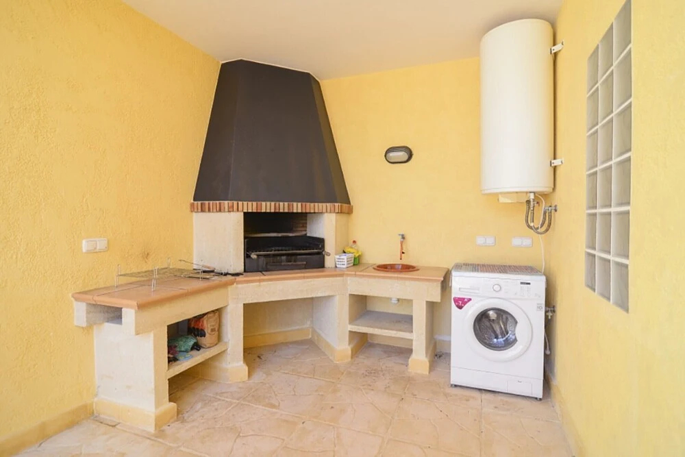 Bungalow - 4 Bedrooms with Pool and WiFi - 104998