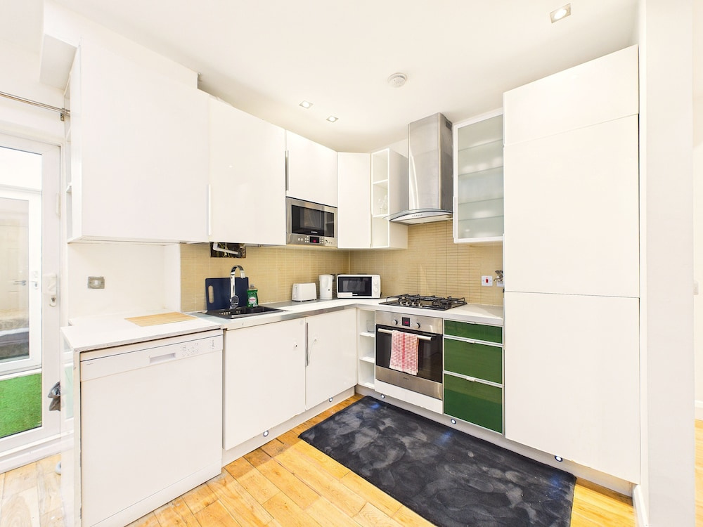 Brent Cross Garden Retreat 2 Bed Parking