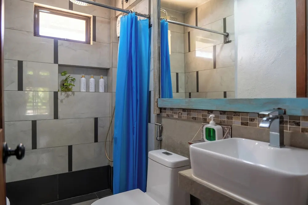 Island Lyfe Adventures Hotel