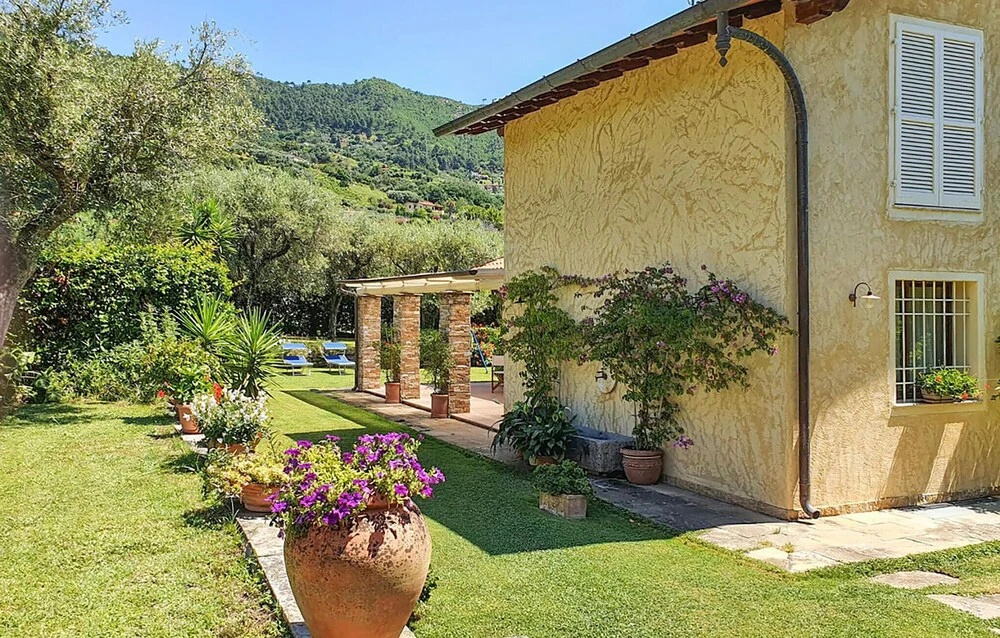 Stunning Home in Pietrasanta With Wifi, 3 Bedrooms and Outdoor Swimming Pool