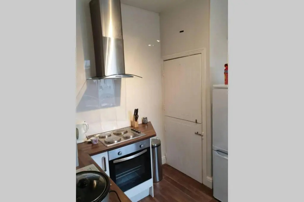 South Shield's Hidden Gem Garnet 3 Bedroom Apartment sleeps 6 Guests