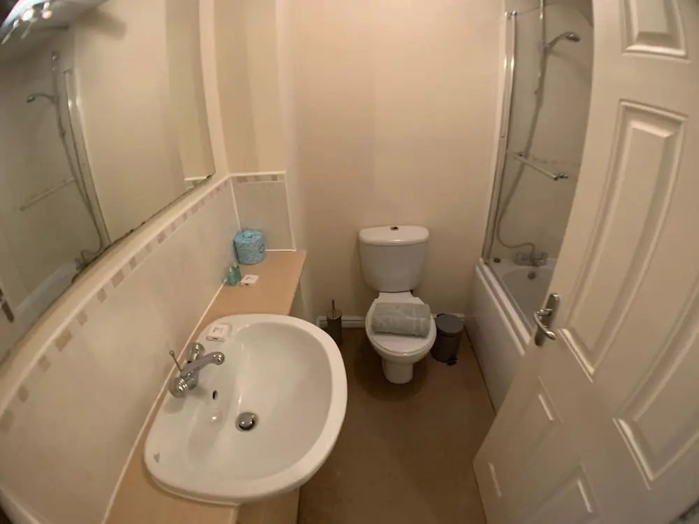 Harpers Brook  5 bedrooms TV Netflix