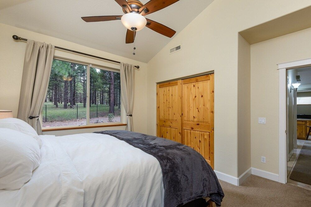 Ponderosa Retreat 4 Bedroom Home by Redawning