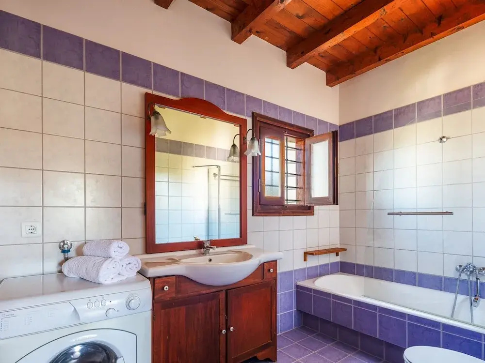 Beautiful Villa, Private Pool, Sleeps 6, Prines in Rethymnon, Crete NW Coast