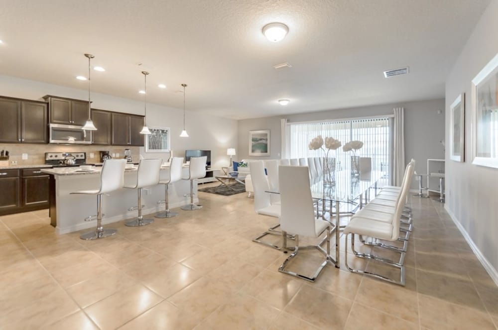Windsor at Westside - 8811 Macapa Drive