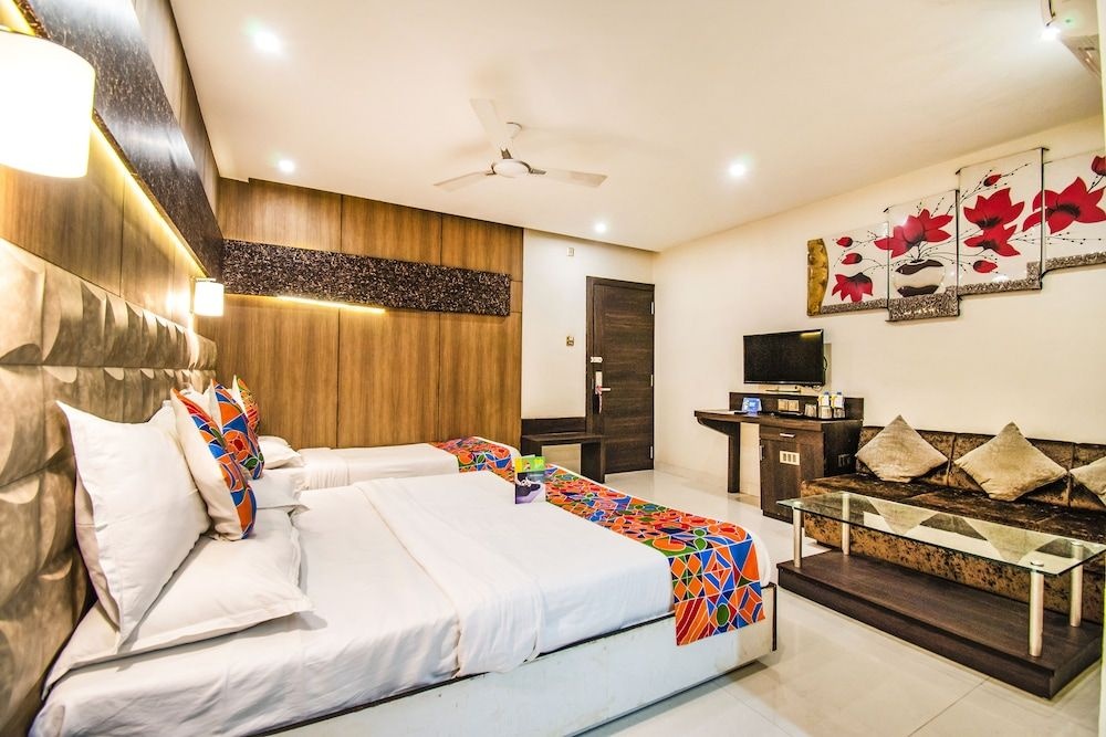 FabHotel Kiran Inn Tukoganj