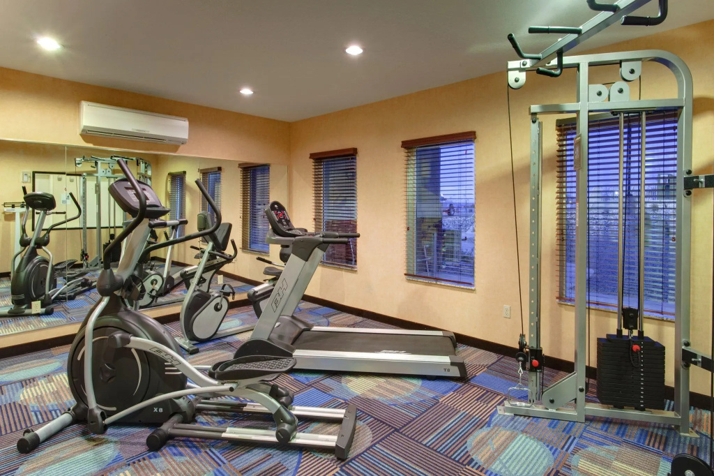 Holiday Inn Express Hotel & Suites Albuquerque Airport by IHG