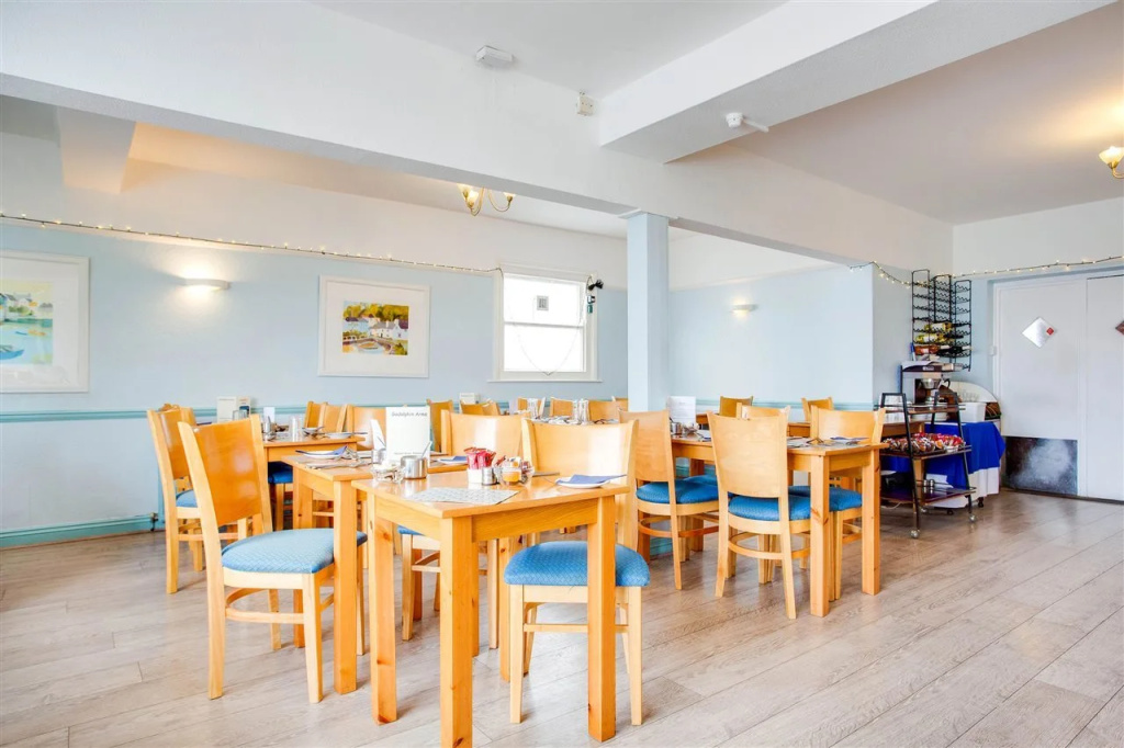 OYO Godolphin Arms Hotel