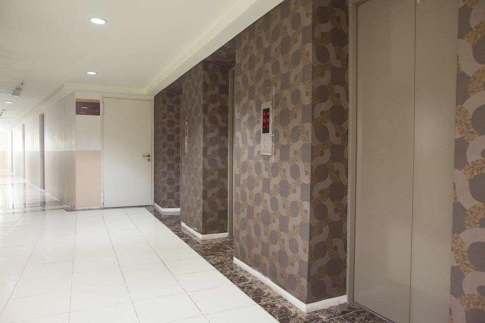 RedDoorz Apartment @ Manyar Street