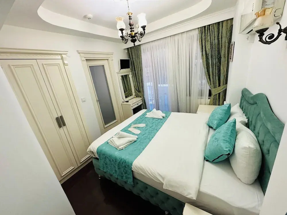L&P Mai̇son Hotel