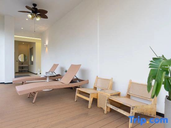 Qianxun Homestay (Riyue Bay)