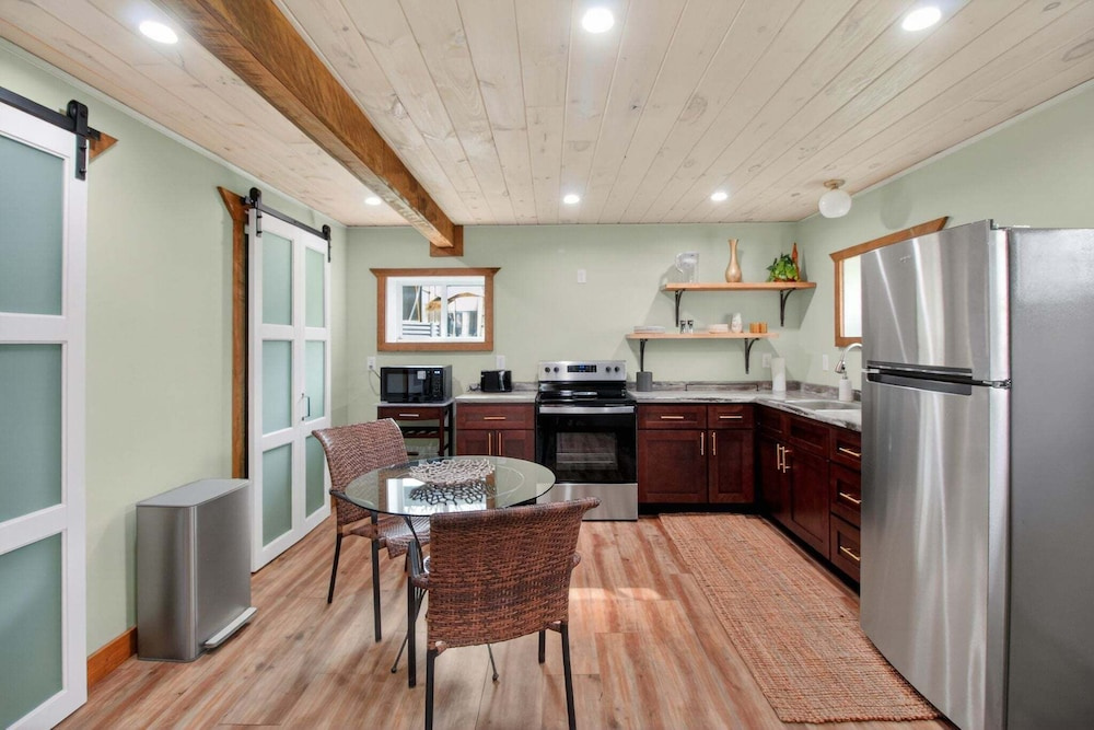 Modern Arts District Loft With Boat Parking 1 Bedroom Cottage