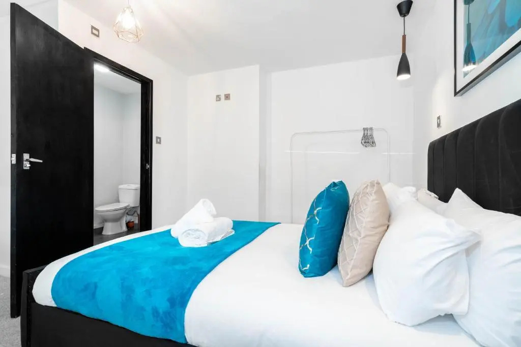 HAUS 5 Bedroom House l 5 Bathrooms l Off Street Parking l Garden l TOP RATED l Fast Wifi