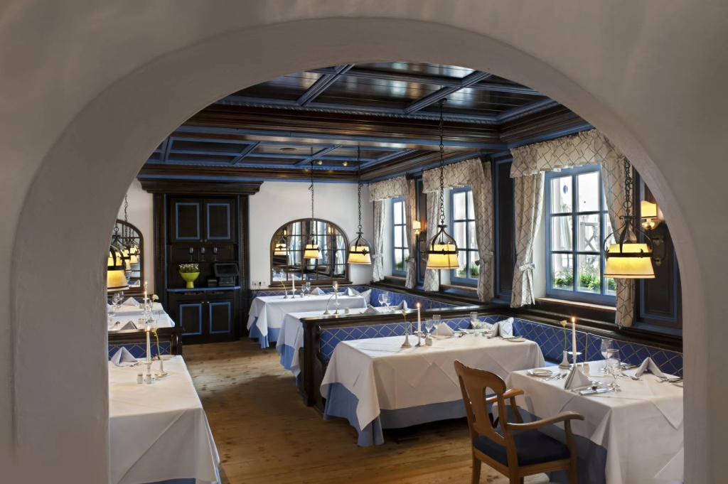 MAXIMILIAN Grand Hotel